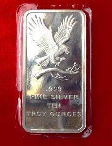 lot 392 image: Lot of (1) Ten oz. Silver Bar Eagle Landing Design Silver Towne .999 Fine