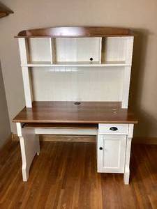 lot 33 image: Realspace Shore Mini Solutions Computer Desk with Hutch