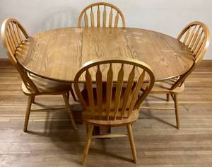 lot 32 image: Walter of Wabash Kitchen Table and 4 Arrowback Chairs plus one leaf