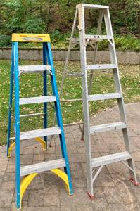 lot 68 image: Set of 2 Ladders - Werner Fiberglass 5, Underwriters Laboratories Metal 6