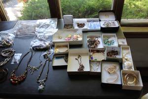 lot 4 image: Extensive Jewelry Collection Necklaces, Bracelets, Earrings and Watches