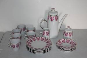 lot 8 image: Vintage Lichte Fine China Coffee Set from GDR