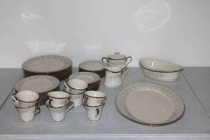 lot 9 image: Lenox Snow Lily Dinnerware Set