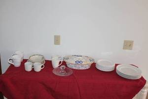 lot 15 image: Assorted Dinnerware and Serveware Lot