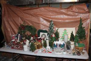 lot 19 image: Large Lot of Christmas Holiday Decorations