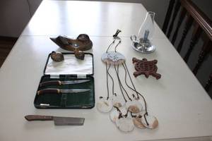 lot 29 image: Assorted Decorative Stag Horn Knifes and Kitchen Items Lot