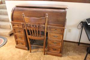 lot 51 image: Vintage Roll-Top Desk with Chair
