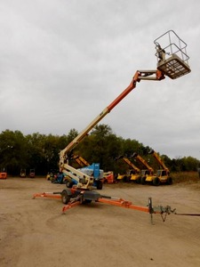 lot 2 image: 2008 JLG T500 Towable Boom Lift