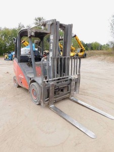 lot 5 image: 2007 Linde H30D Diesel Forklift