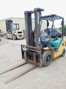 lot 10 image: 2007 Komatsu FG25T-16 LP Forklift