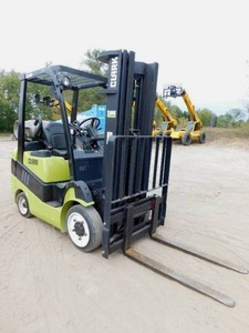 lot 15 image: 2005 Clark C25CL LP Forklift