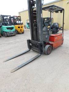lot 17 image: 2000 Linde E15S02 Electric Forklift