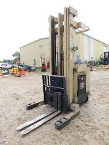 lot 24 image: 1984 Crown 35RRTT Stand Up Electric Reach Truck