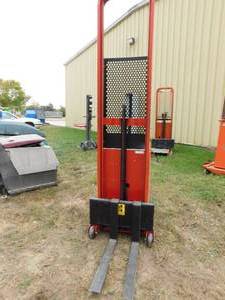 lot 37 image: 2013 Wesco PCBFL Push Around Stacker - For Parts or Repair