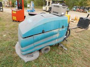 lot 39 image: Tennant 5700 Walk Behind Floor Scrubber - For Parts or Repair