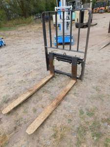 lot 42 image: Cascade Class II Side Shift with Load Back Rest