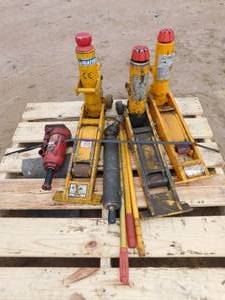 lot 45 image: Hydraulic Jacks & Misc. Cylinder