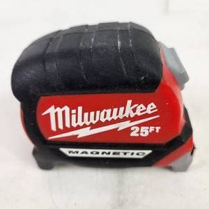New Milwaukee 25 Magnetic Tape Measure RedBlack