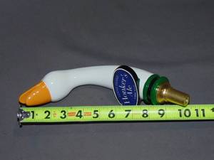 lot 11 image: Goose Island Honkers Ail Beer Tap
