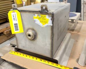 lot 262 image: Stainless Steel Fabricated Tank - 15.5 x 10.25 x 10.25