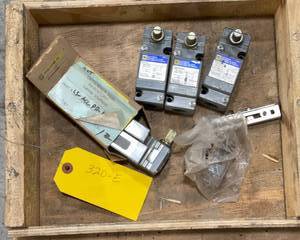 lot 320-E image: Square D 9007-C54B2 Limit Switch Series A 9007C54B2