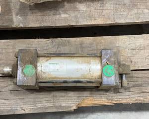 lot 325-X image: Air Cylinder Actuator, 4 Inch (unpackaged)