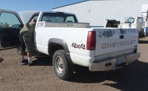 lot 7 image: 2000 Chevy 3500 4x4 205,728 miles
