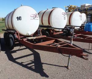 lot 12 image: 750 gallon poly tank on running gear