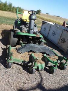 lot 25 image: John Deere 1565 Diesel mower 72 in flex deck