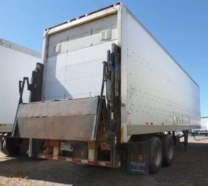 lot 29 image: 2003 Great Dane 35ft Dry Van semi trailer with lift gate