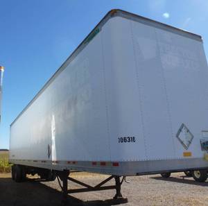 lot 30 image: 2000 Great Dane, Dry Vantrailer, 48 ft long X 102 wide X 13 6 tall for storage