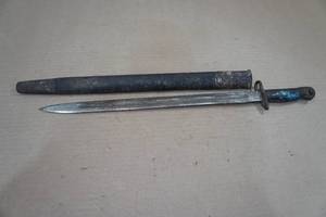 lot 7 image: British Pattern 1907 Bayonet with Sheath