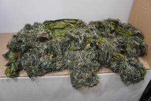 lot 31 image: Gander Mountain Guide Series Ghillie Suit -ML