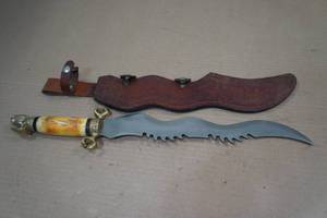lot 35 image: 20 Dragon Head Knife