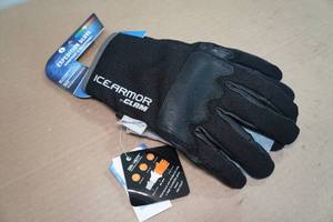 lot 42 image: Clam Ice Armor Expedition Glove -Large