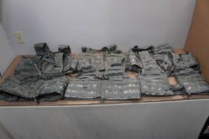 lot 52 image: 6 Tactical Vests