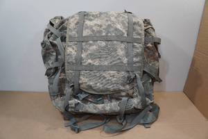 lot 53 image: Large Modular Lightweight Load Carrying Equipment Rucksack