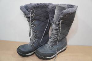 lot 64 image: BearPaw Womens Boots -Size 8