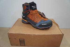 lot 66 image: Salewa Mens Hiking Boots -Size 9.5