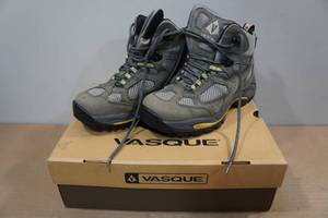 lot 69 image: Vasque Womens Breeze GTX Hiking Boots -Size 6