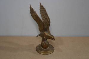 lot 100 image: Vintage Brass Eagle Statue