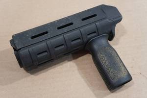 lot 141 image: Magpul MOE Vertical Grip
