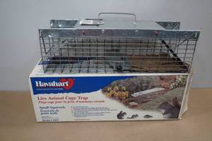 lot 157 image: Havaheart Live Trap