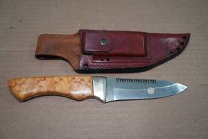 lot 172 image: Remington Hunting Knife with Sheath - Birds Eye Maple Handle