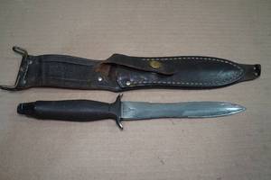 lot 175 image: Gerber Boot Dagger with Original Leather Sheath