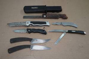 lot 186 image: Assorted Pocket Knives