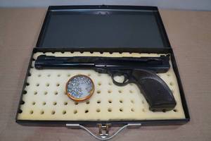 lot 189 image: Daisy Powerline 717 Side Lever Pump BB Gun with Case and Ammo