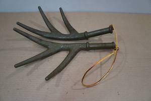 lot 203 image: Cabelas Battlin Buck Rattlin Horns 16.5
