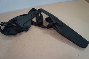 lot 210 image: Uncle Mikes Shoulder Holster -Size 4