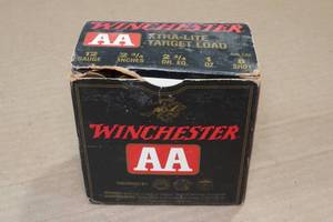 lot 339 image: 25 Winchester AA 12 Gauge 2-34 8 Shot Shotshells